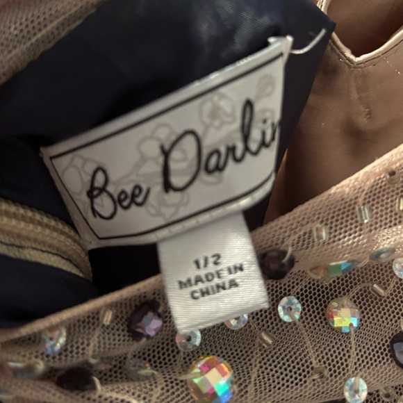 Elegant Sleeveless Dress with Embellished Bodice - Picture 6 of 7